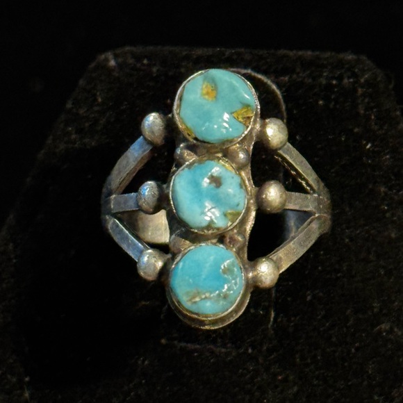 Vintage Jewelry - Vintage Native American Turquoise Sterling Silver Ring
